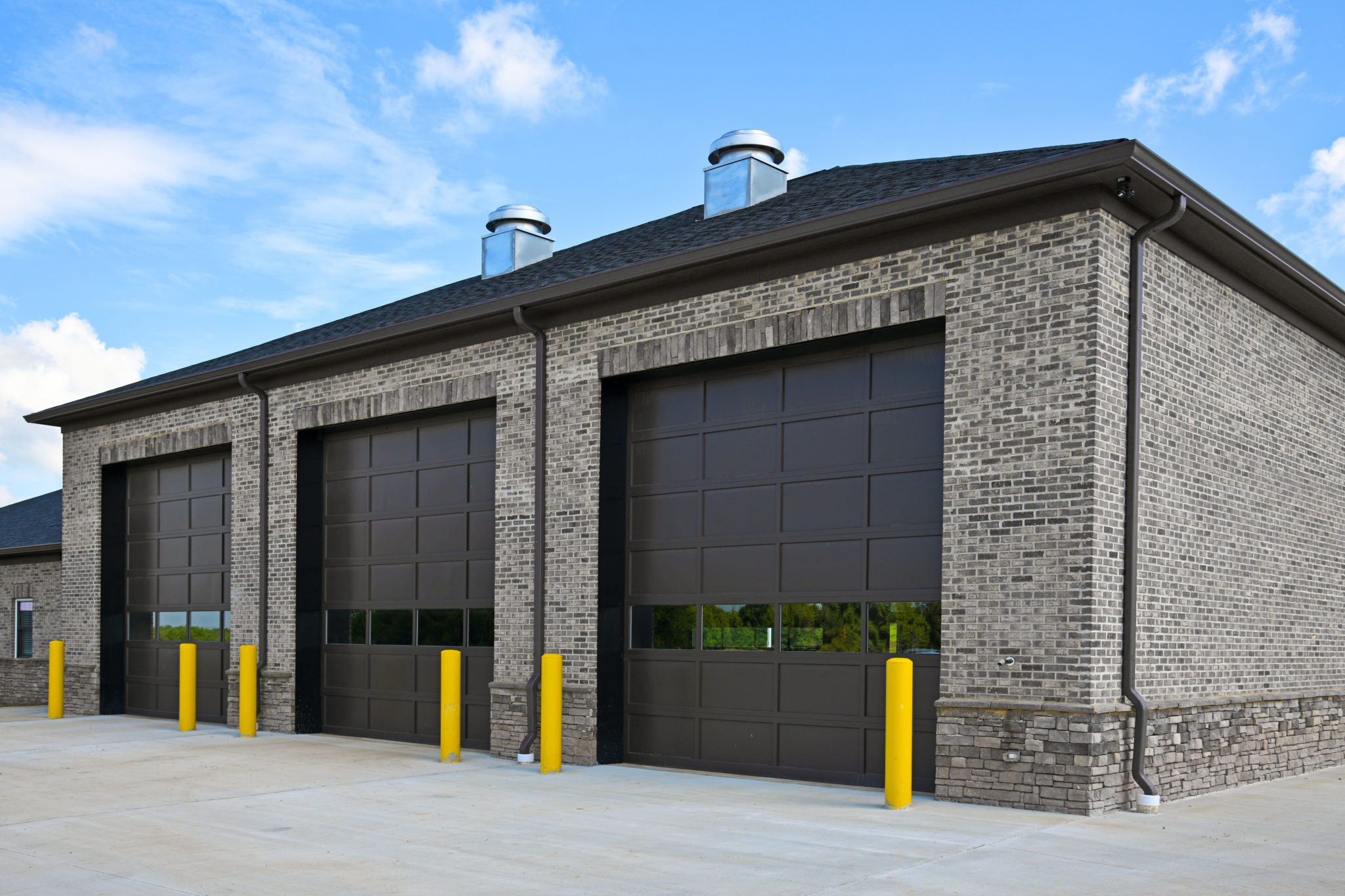 low-clearance-garage-doors-2048x1365-1.jpg